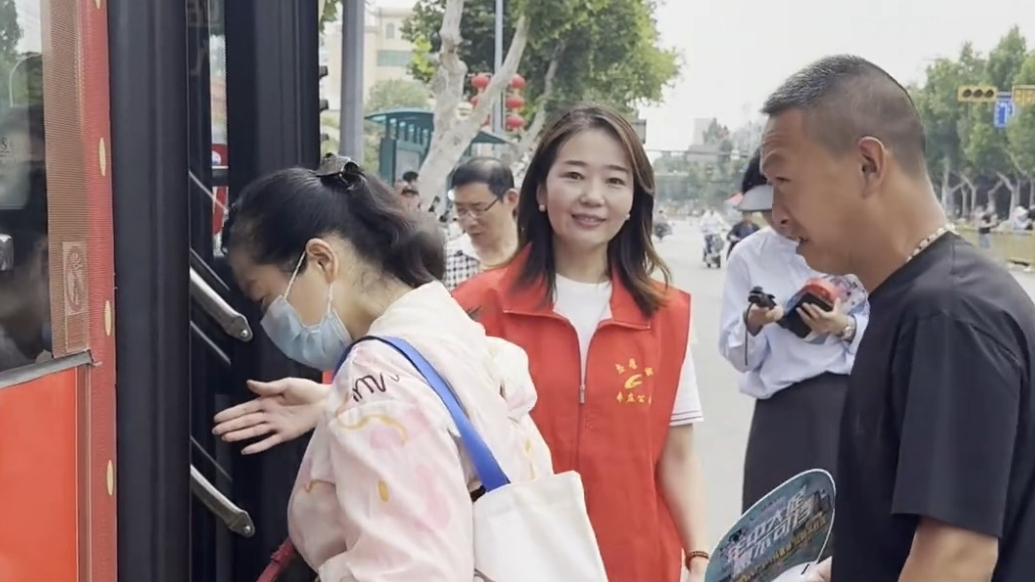 即日起到9月1日，高考考生凭准考证可免费乘坐枣庄公交车