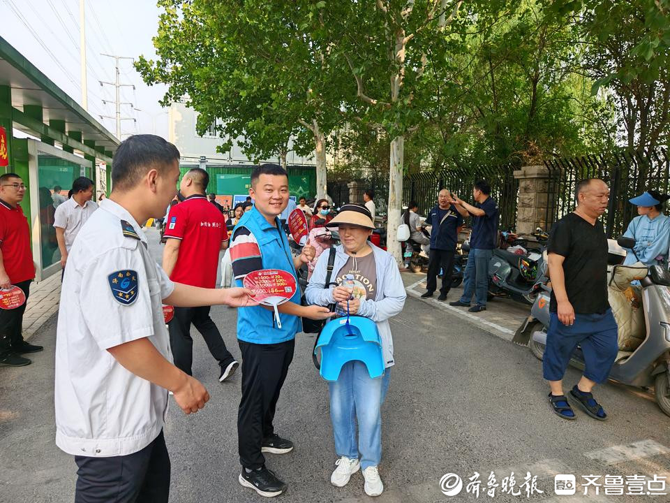 暖心助考 为梦护航，济南公交善亮志愿服务队在行动