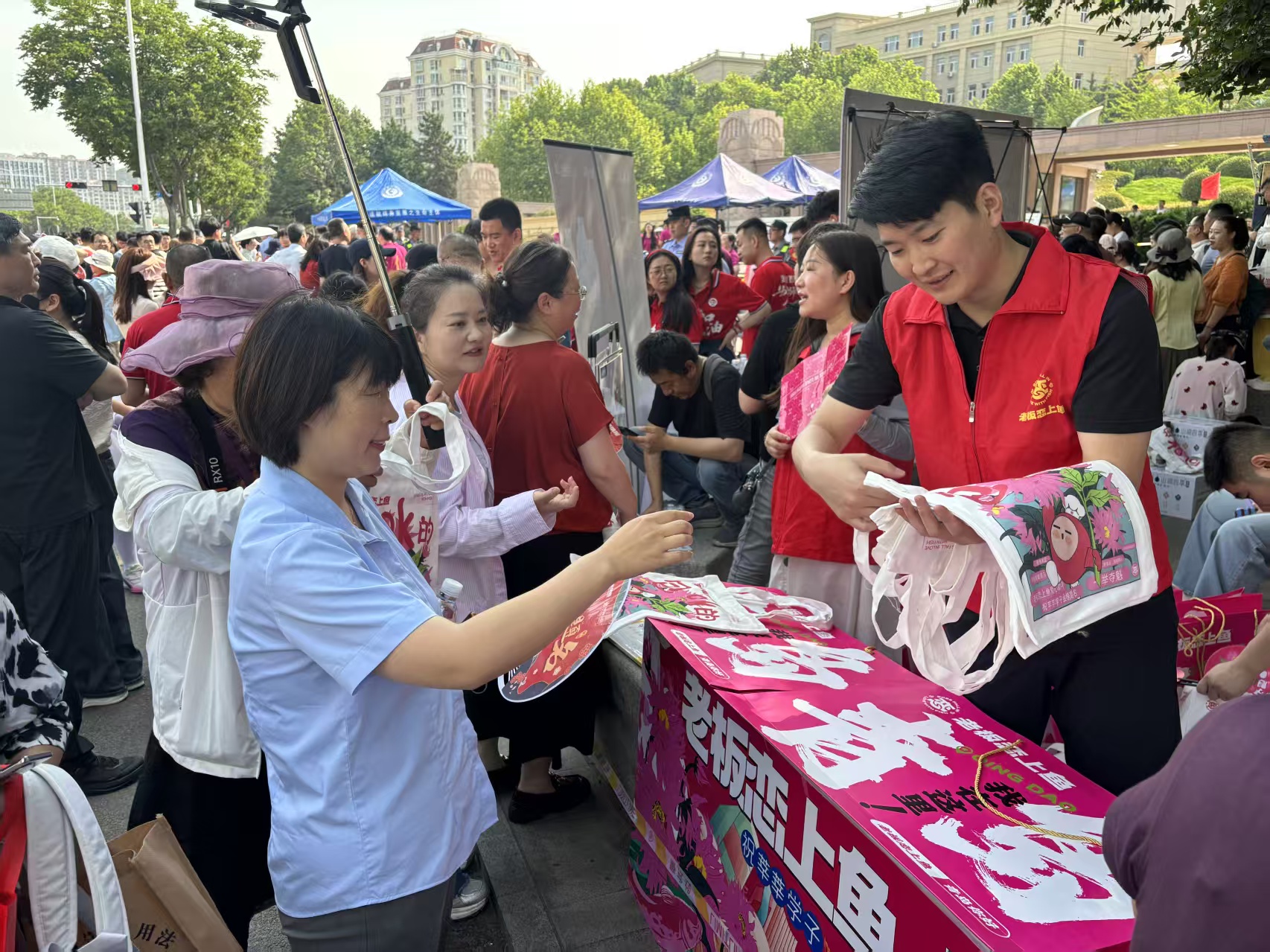 老板恋上鱼助力高考：用爱守护学子逐梦路