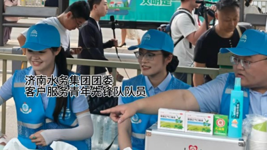 果然视频｜直击考场外的守护身影，曾经的考生变身志愿者