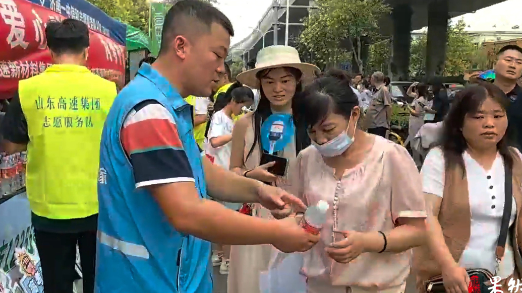 果然视频|助力高考，济南公交齐鲁志愿者为学子提供贴心服务