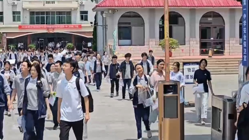 果然视频 | 高考首场考试结束，威海考生轻松走出考场