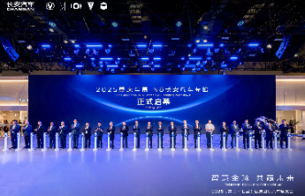 从歼-10C空降到万人领冰淇淋 长安汽车展“东道主”待客之道