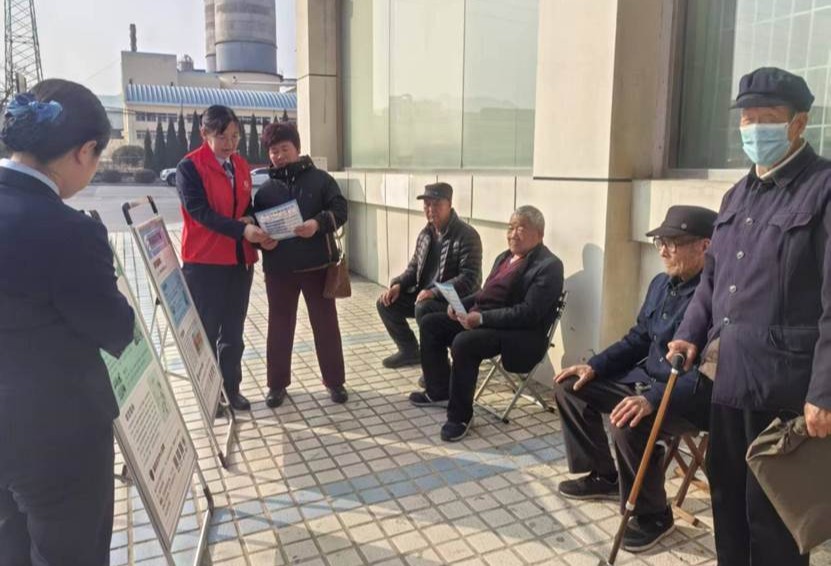 博山农商银行万杰支行开展“社保一卡通 服务惠民生”宣传活动