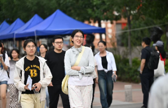 山东高考第二天下午考外语，14:45后迟到考生不得进入考场