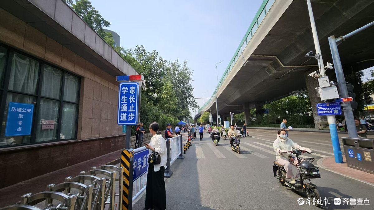 高考第二日，济南一中考点外等候家长少了一半