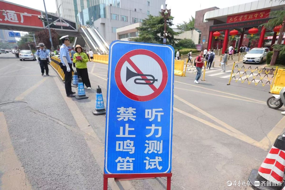 外语听力测试回归，考场外静音守护