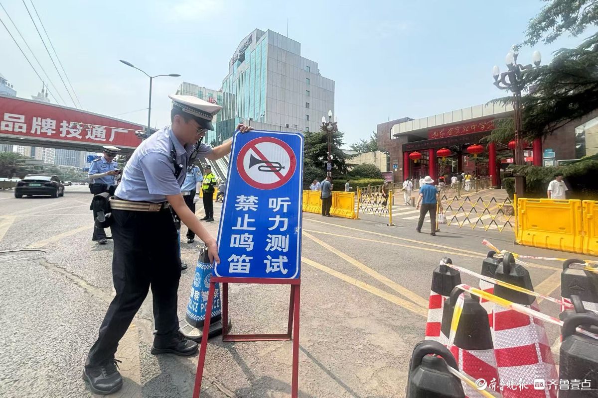 外语听力测试回归，考场外静音守护