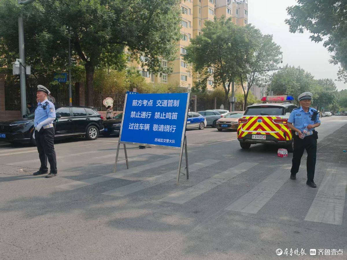 临时交通管制为考生外语听力考试创造安静环境