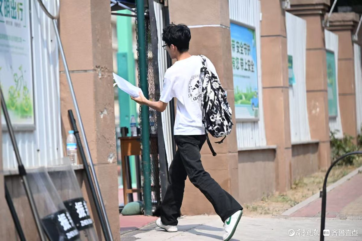 外语开考，考场外开启“静音模式”