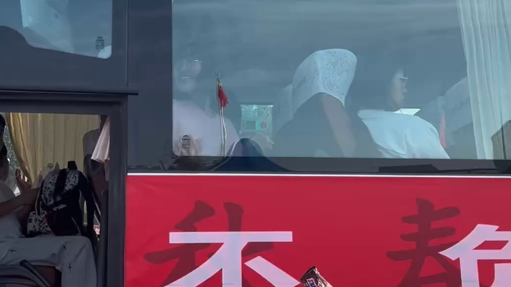 果然视频 | 儿子寄宿烟台市区高考，父母跨百里到考点陪伴