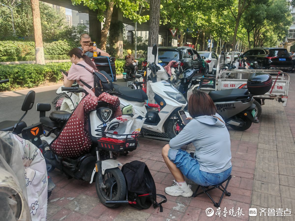 山东省普通高中学业水平等级考试今日开考，陪考家长人数骤减