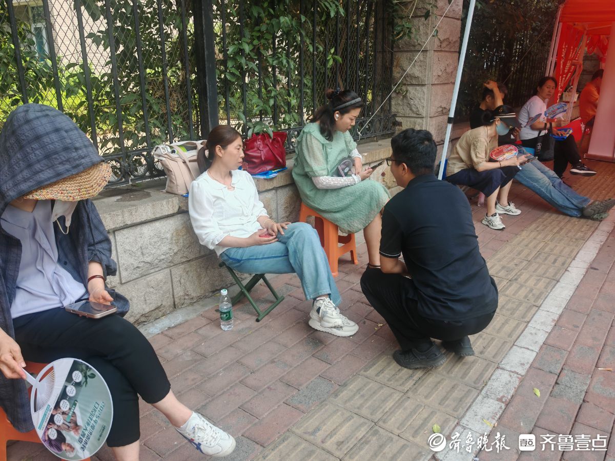 山东省普通高中学业水平等级考试今日开考，陪考家长人数骤减