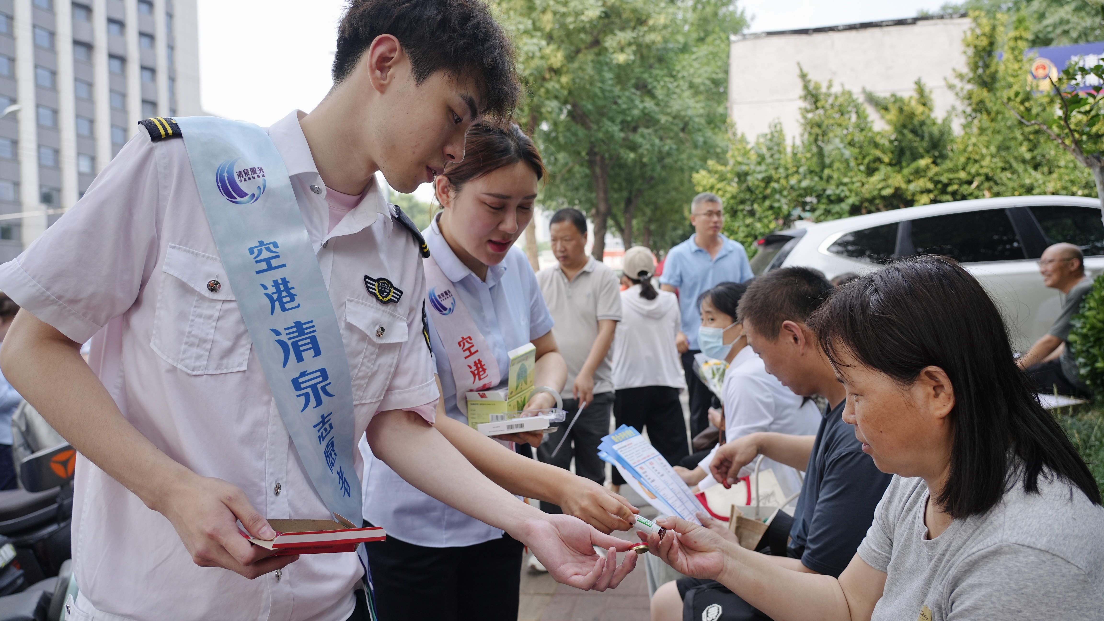 清泉润心 护航高考 济南机场“清泉服务”助力学子圆梦