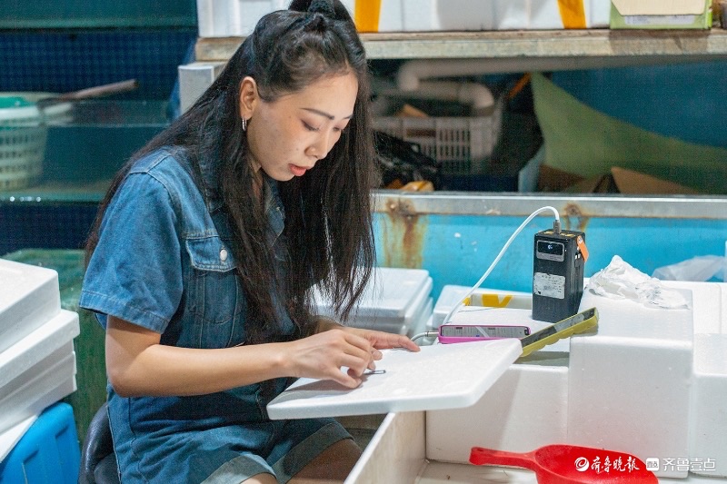 今视角 | 电商直播助力海鲜销售，500 斤虾一小时售罄