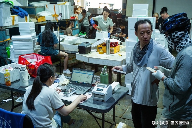 今视角 | 电商直播助力海鲜销售，500 斤虾一小时售罄
