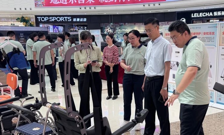东营区举办第三届“养老护理员节”暨银龄服务体验活动