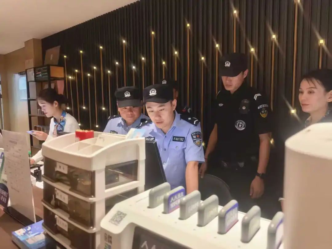 护航高考 | 巨野公安开展考前社会面集中清查行动