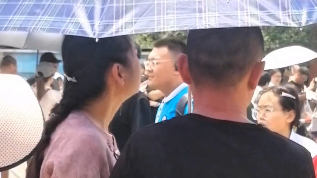 晒红的脖颈，是父亲最深情的爱