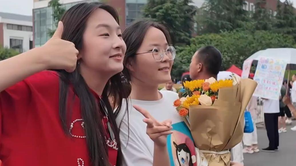 果然视频｜济宁一中考点：首批考生结束考试，走出考场