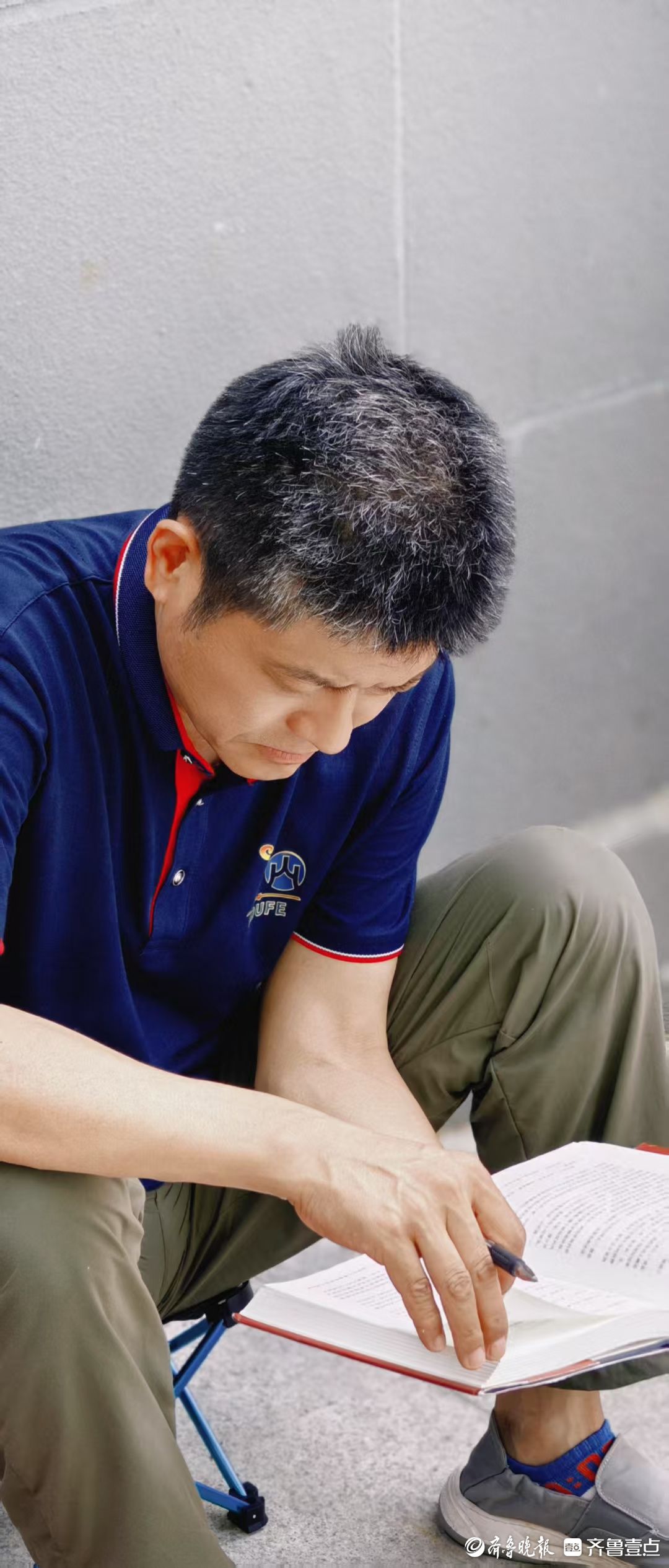 考场外的翻书声，两个时空的同频共振