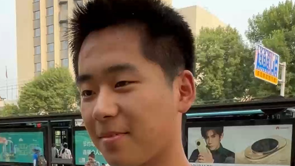 冲上全网热搜！这个山东男孩太暖了