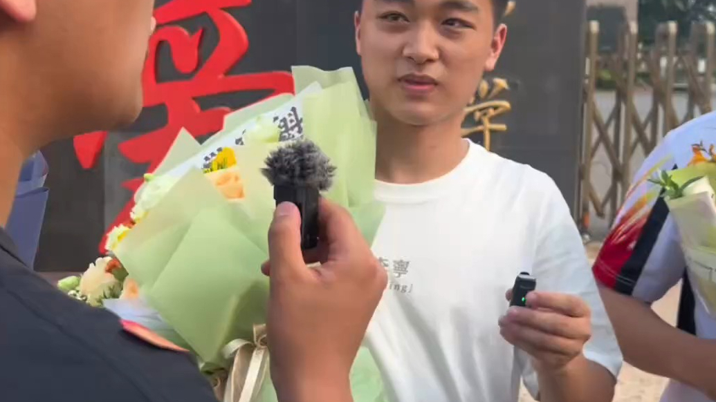 果然视频|结束高考考试后，三个调皮烟台考生扮“媒体采访”