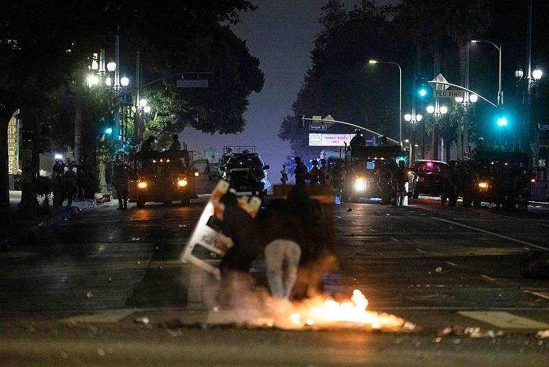 “不想发生内战”，特朗普称如果需要，将向加州增派国民警卫队