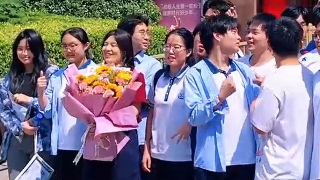 果然视频｜高考进入倒计时：部分考生结束战斗，迎接场外花海！