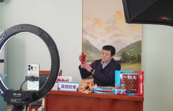 凡人歌·青岛故事｜村支书变“网络主播”，帮全村带货