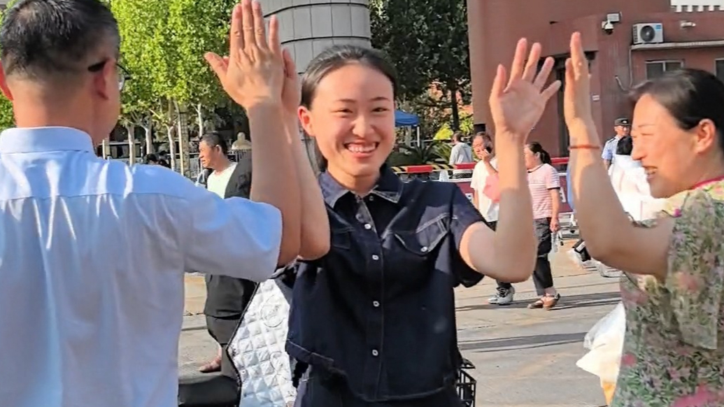果然视频丨“一份特别的礼物”12年前上报纸的小姑娘高考了