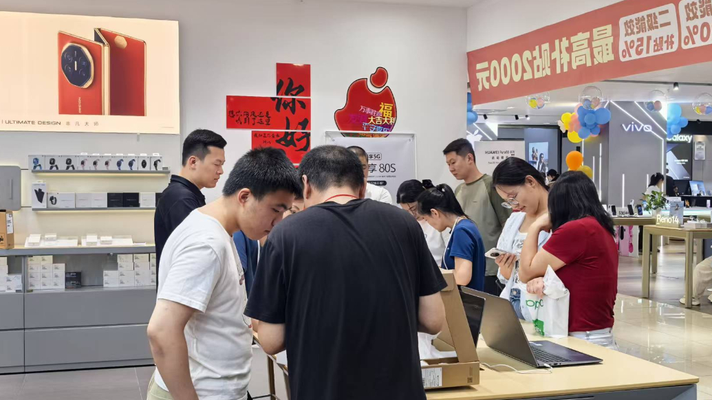 果然视频｜高考生专属优惠！部分数码产品销售火爆 