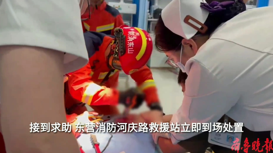 果然视频|男子被磨光机“咬”住手，消防员到场三分钟化解