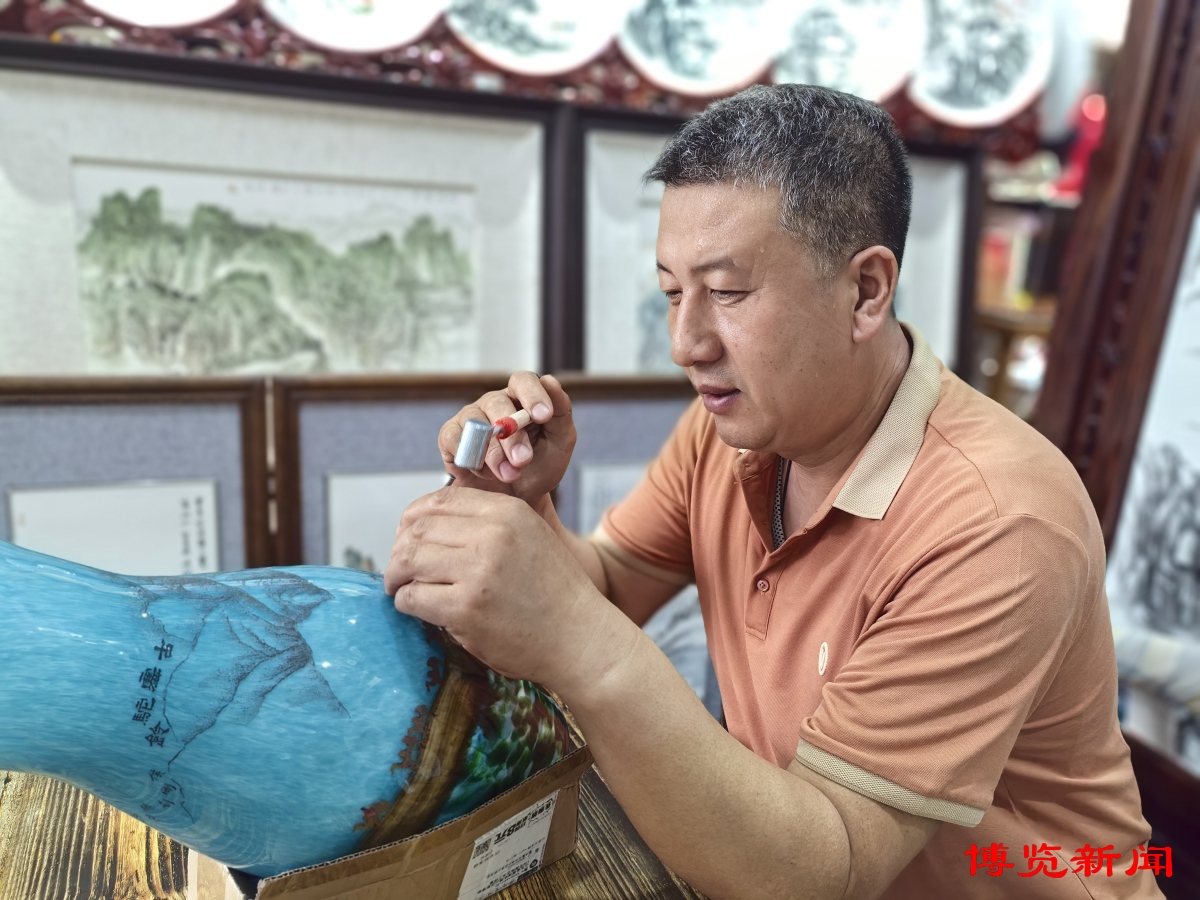 淄博琉璃进国博丨侯刚：以刀作笔镌刻春秋