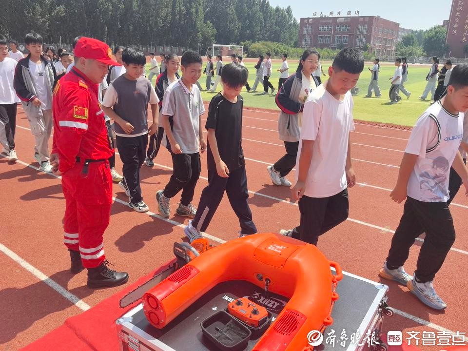 防溺水宣传进课堂，护航学生暑期安全