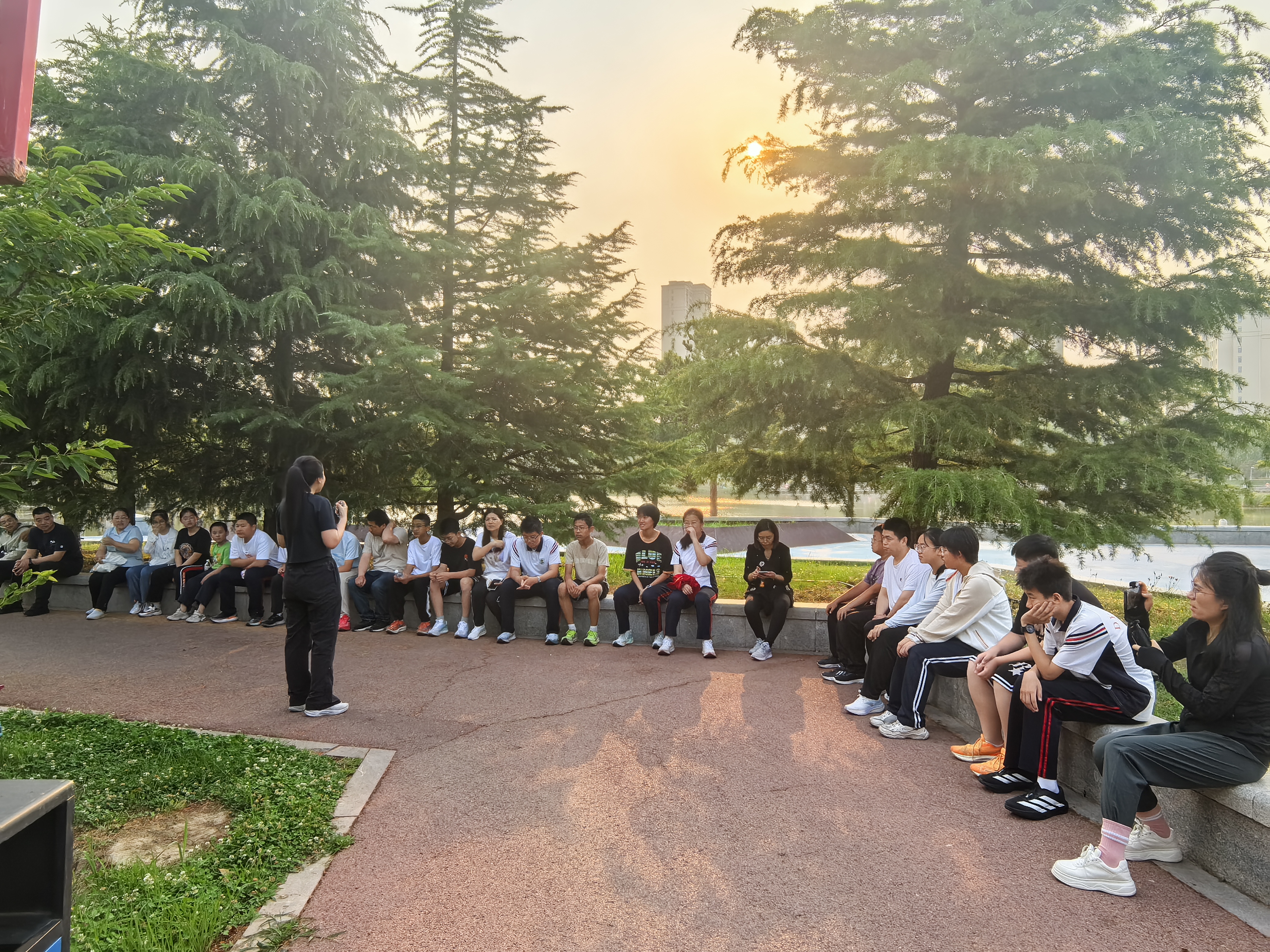 东营市实验中学2022级2班开展户外亲子家校交流会