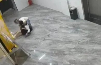 “头盔男”猥亵女子被刑拘，只有严惩才能震慑