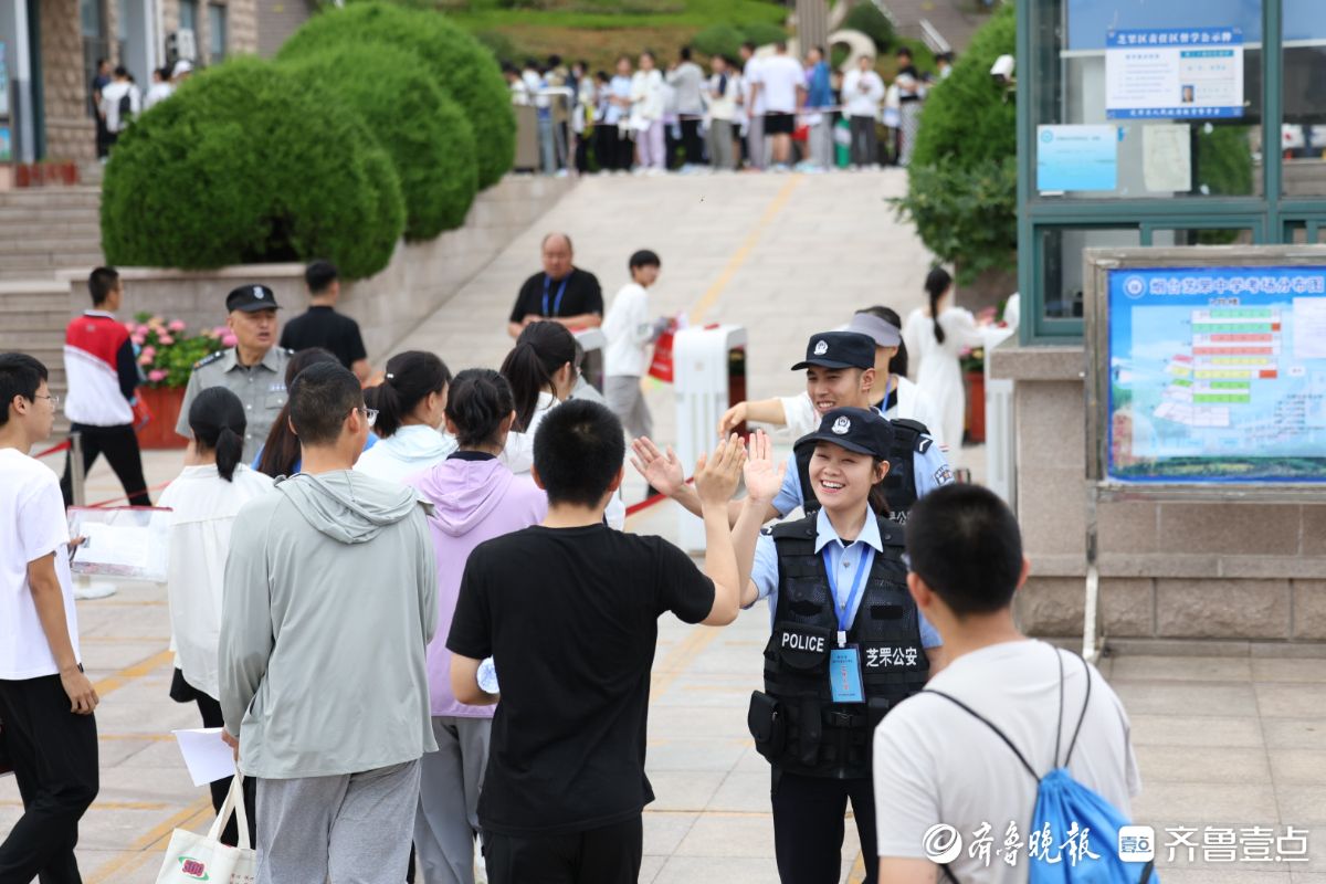 图集|向未来出发！2025中考首日烟台学子提笔追梦