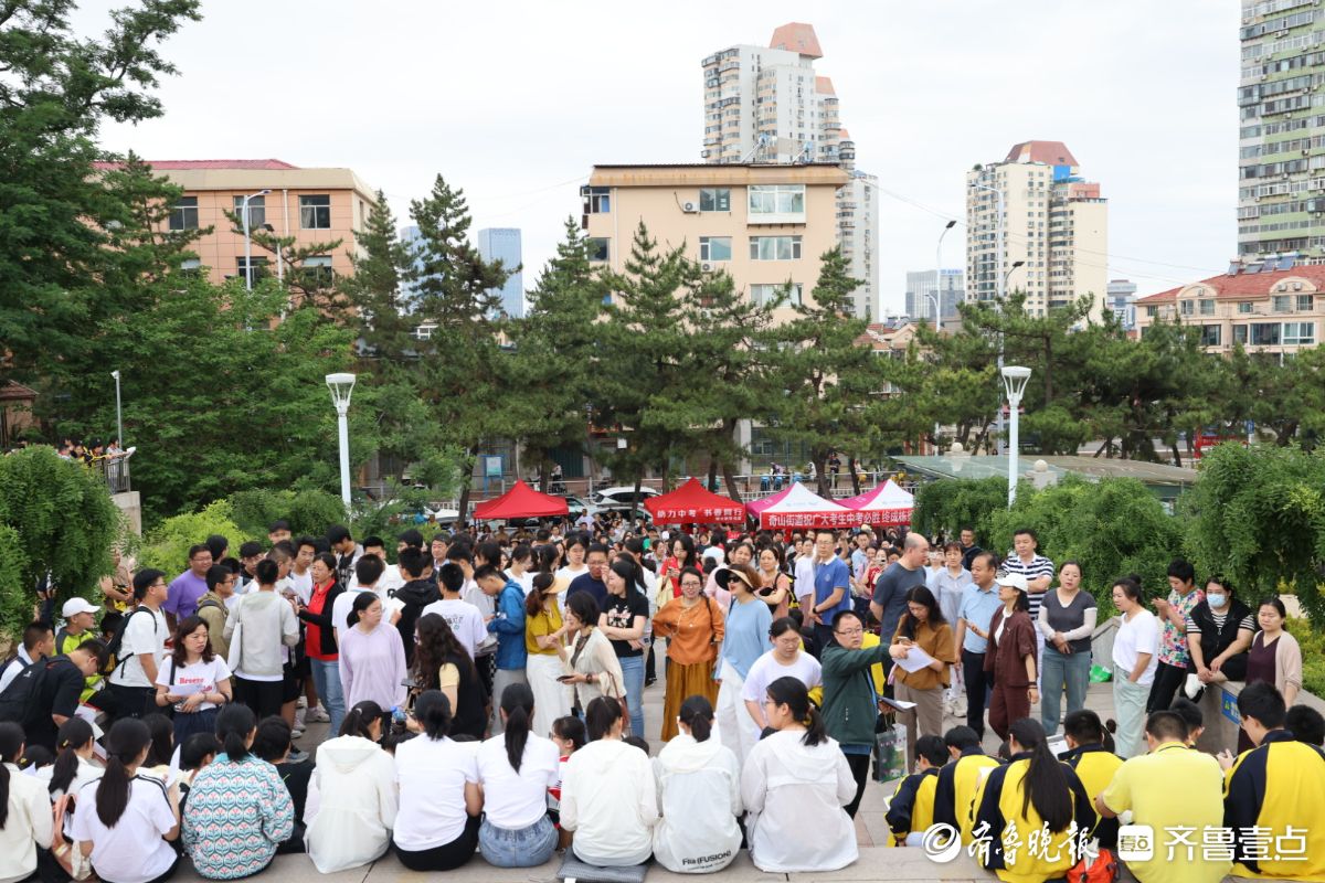 图集|向未来出发！2025中考首日烟台学子提笔追梦