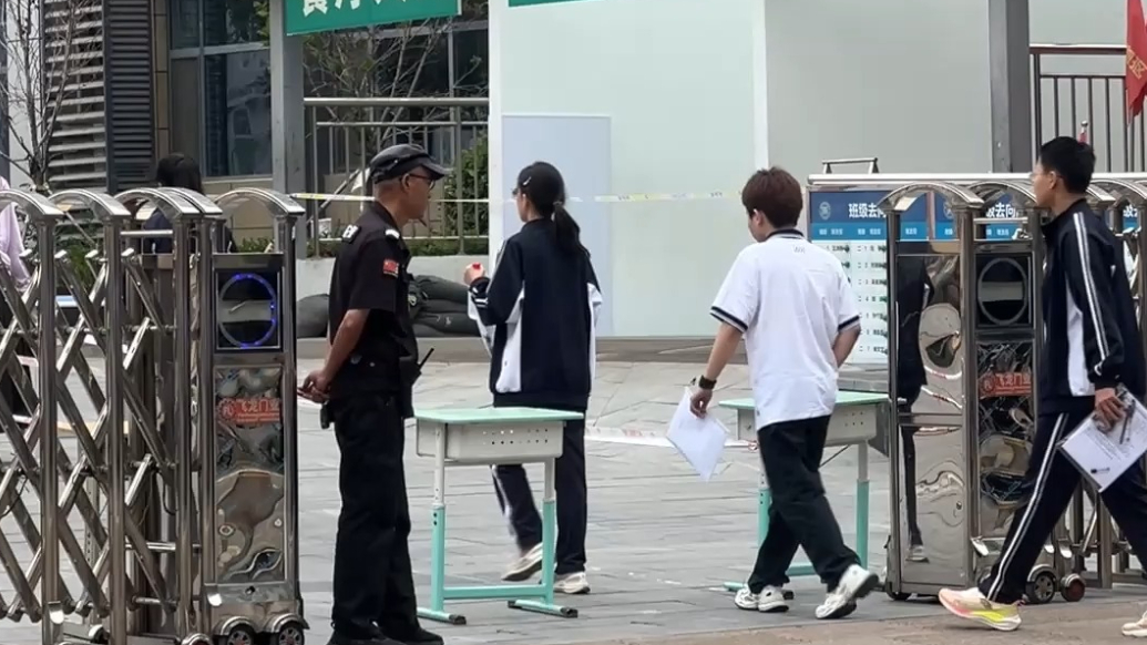 果然视频|潍坊中考开考，送考老师穿“紫气东来”服装送考