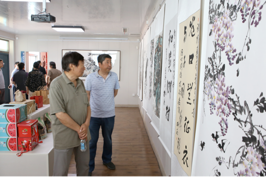 济南市中区第二届乡村美术馆农民书画展在十六里河石崮沟村开幕