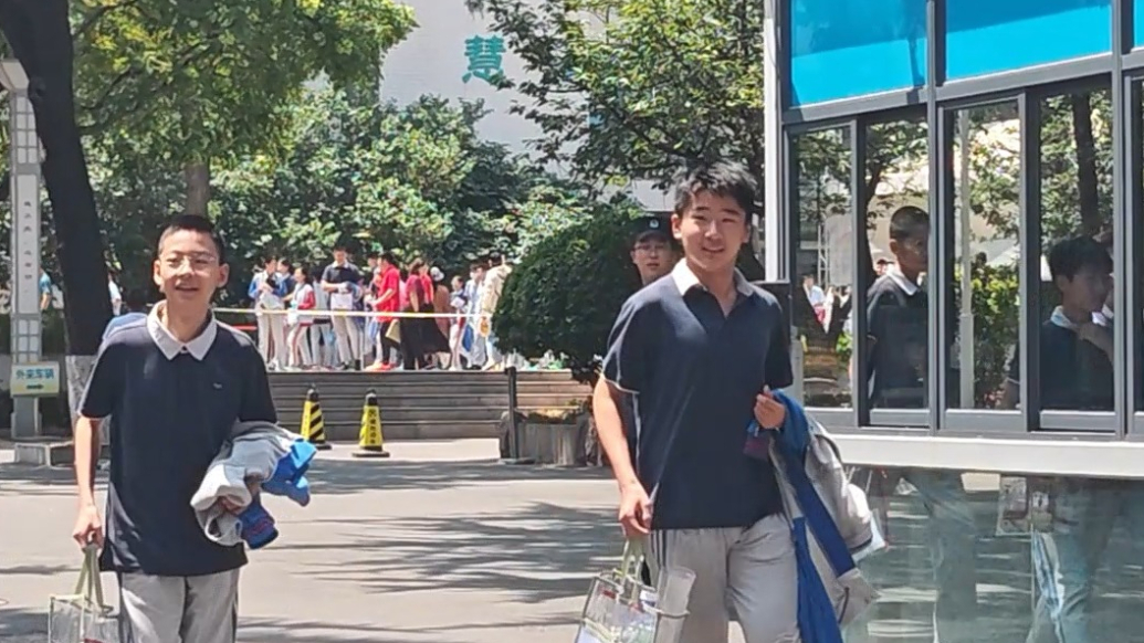 首战告捷！济南中考生自信从容冲出考场