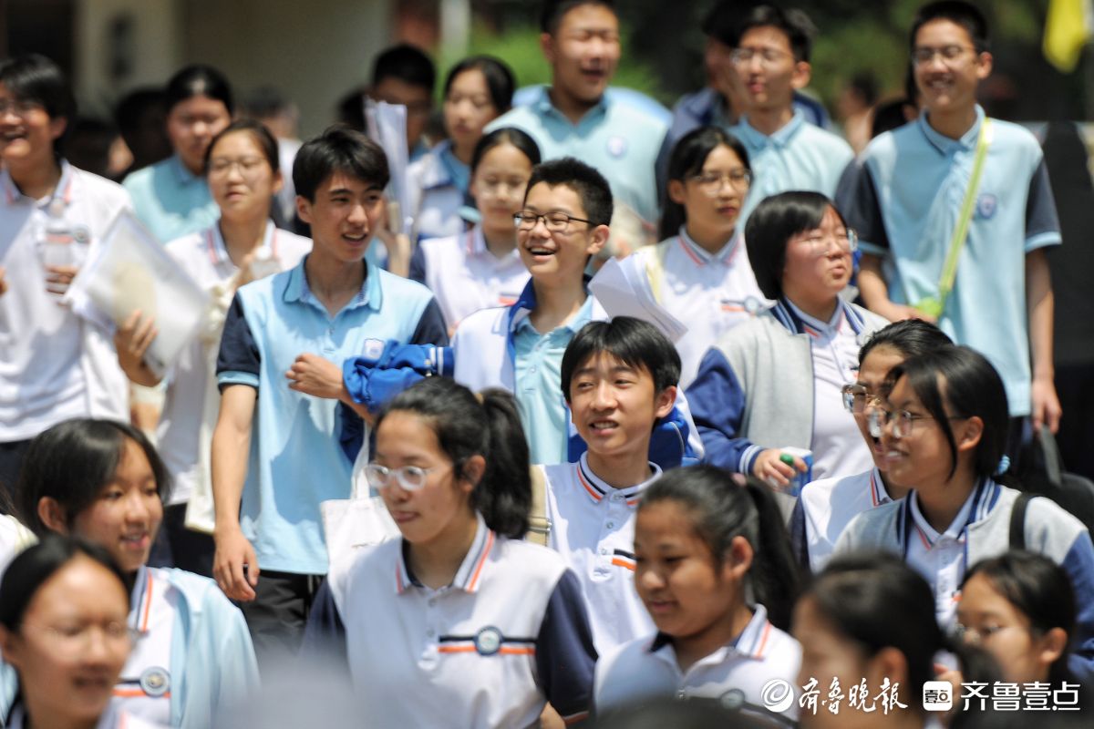 济南中考首场考试结束，考生自信离场