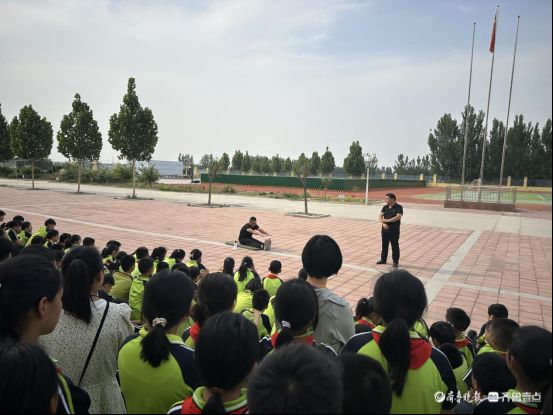 活力校园，阳光体育——广平镇双庙魏小学举行体育动作演示活动