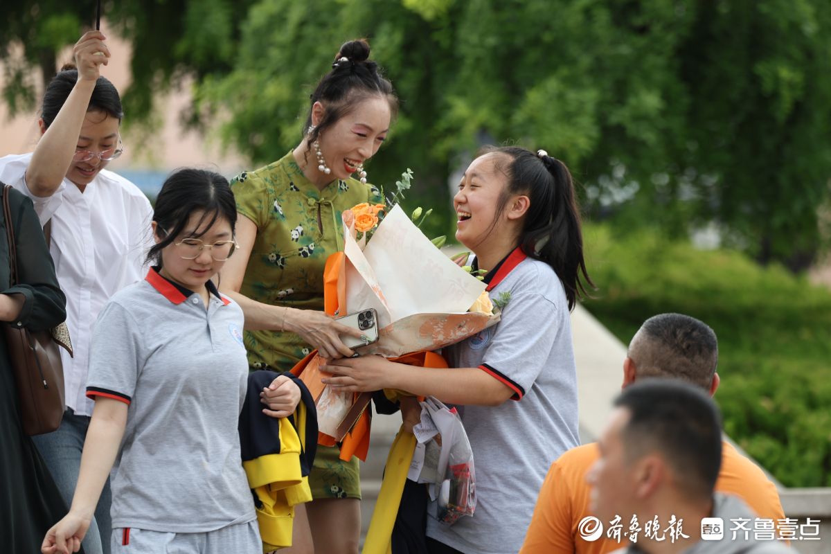 图集｜2025年烟台中考首场考试结束，考生自信走出考场