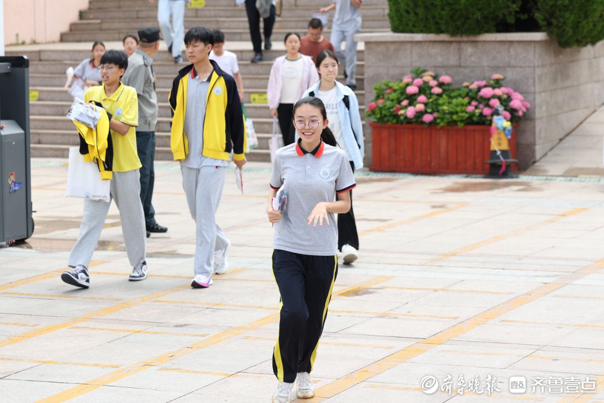 图集｜2025年烟台中考首场考试结束，考生自信走出考场