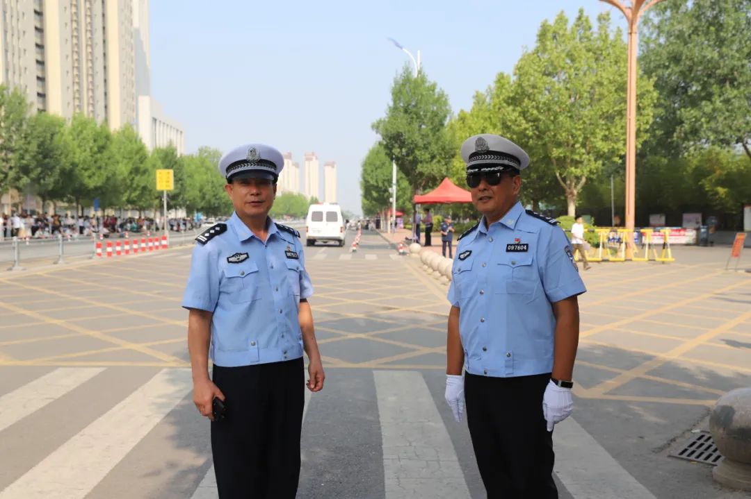 青春第一考，平安第一哨！菏泽交警直属一大队“超能护航”