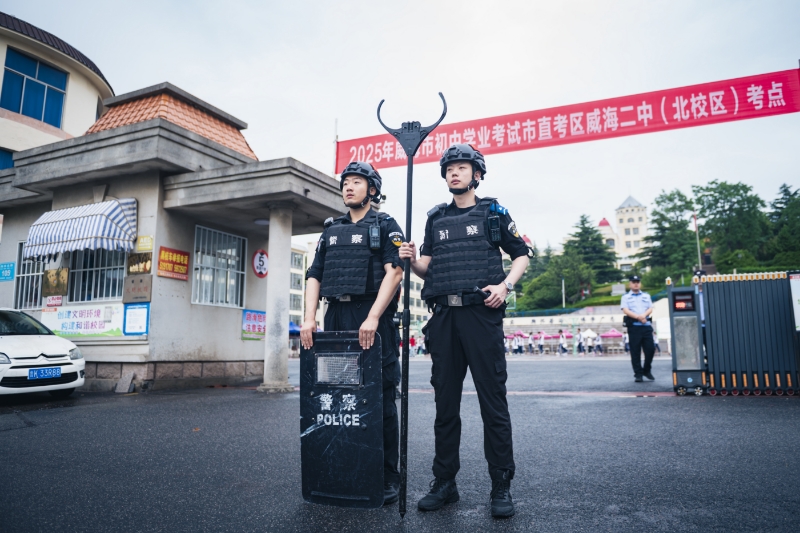 环翠公安助力考生“乘风破浪“