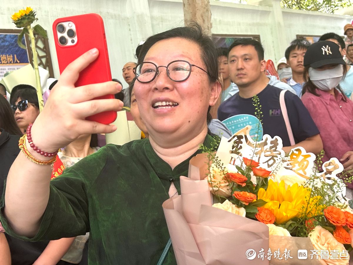 中考结束，考生家长如释重负