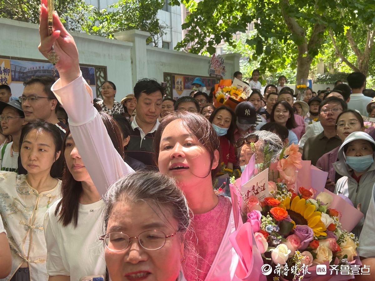 中考结束，考生家长如释重负